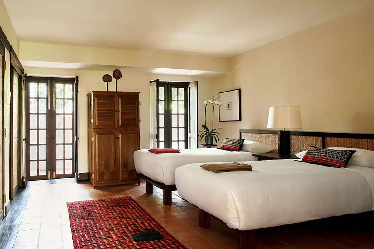 deluxe room (lanna) | minibar, in-room safe, individually decorated, desk