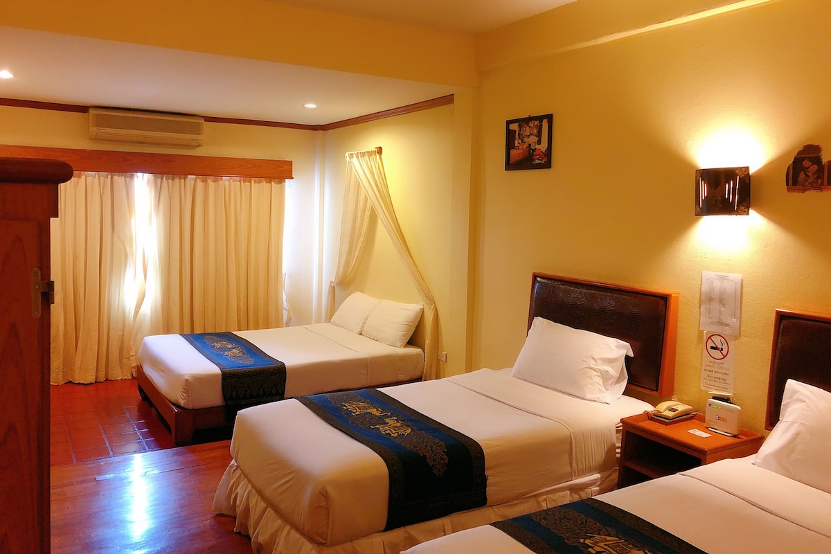 Family Room | In-room safe, desk, blackout curtains, free cots/infant beds