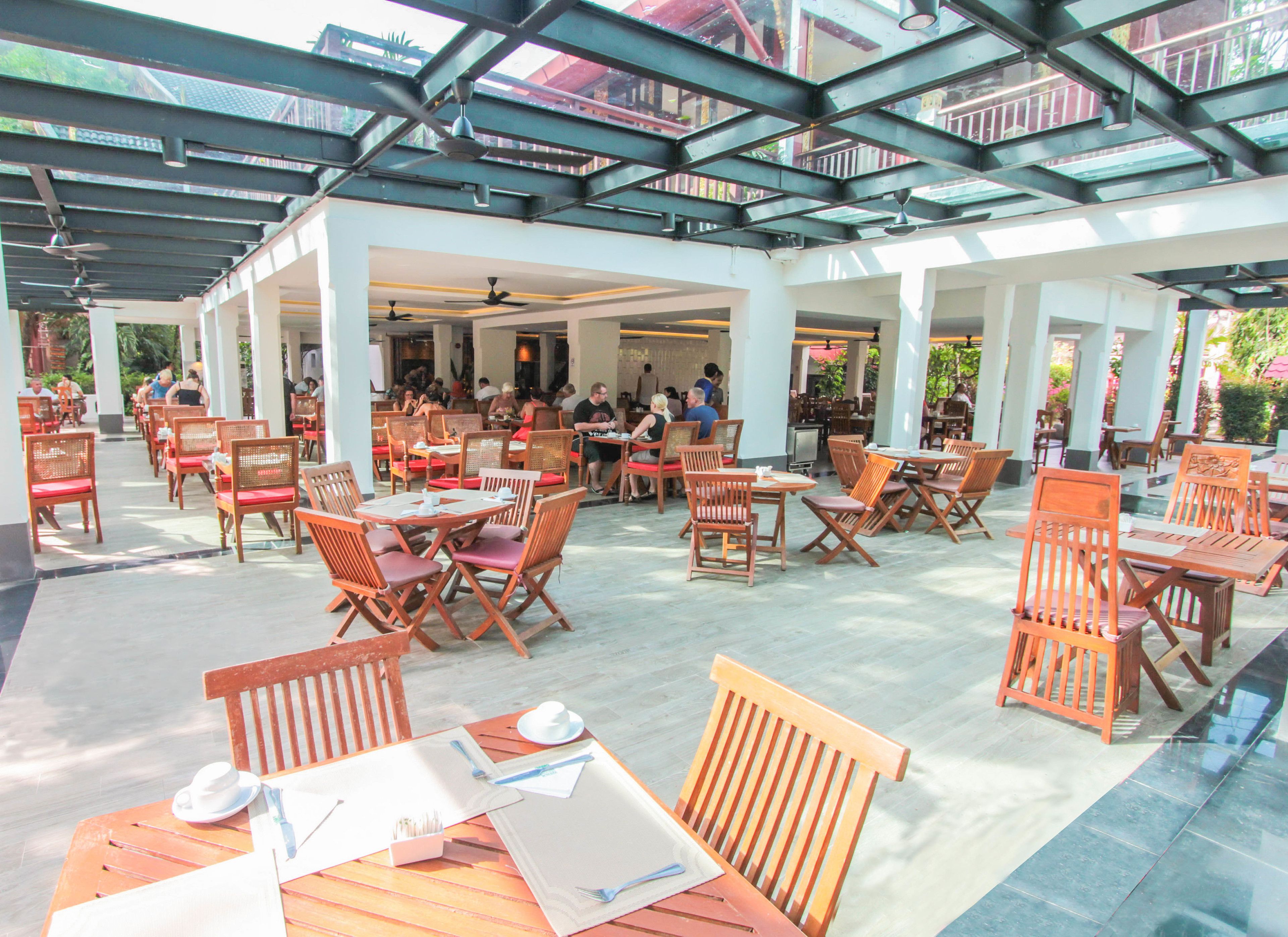 daily continental breakfast (thb 350 per person)