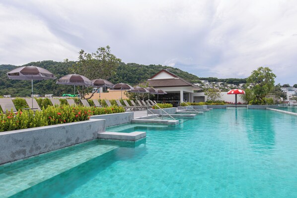 3 outdoor pools, pool umbrellas