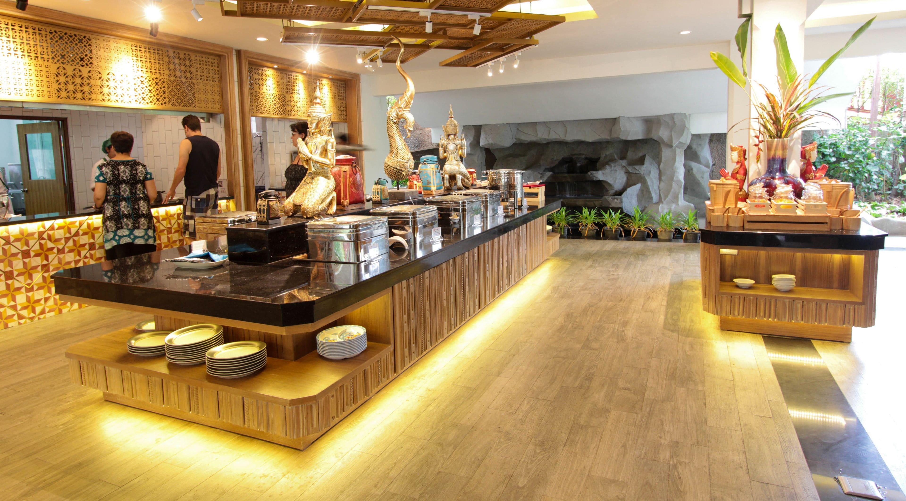 daily continental breakfast (thb 350 per person)