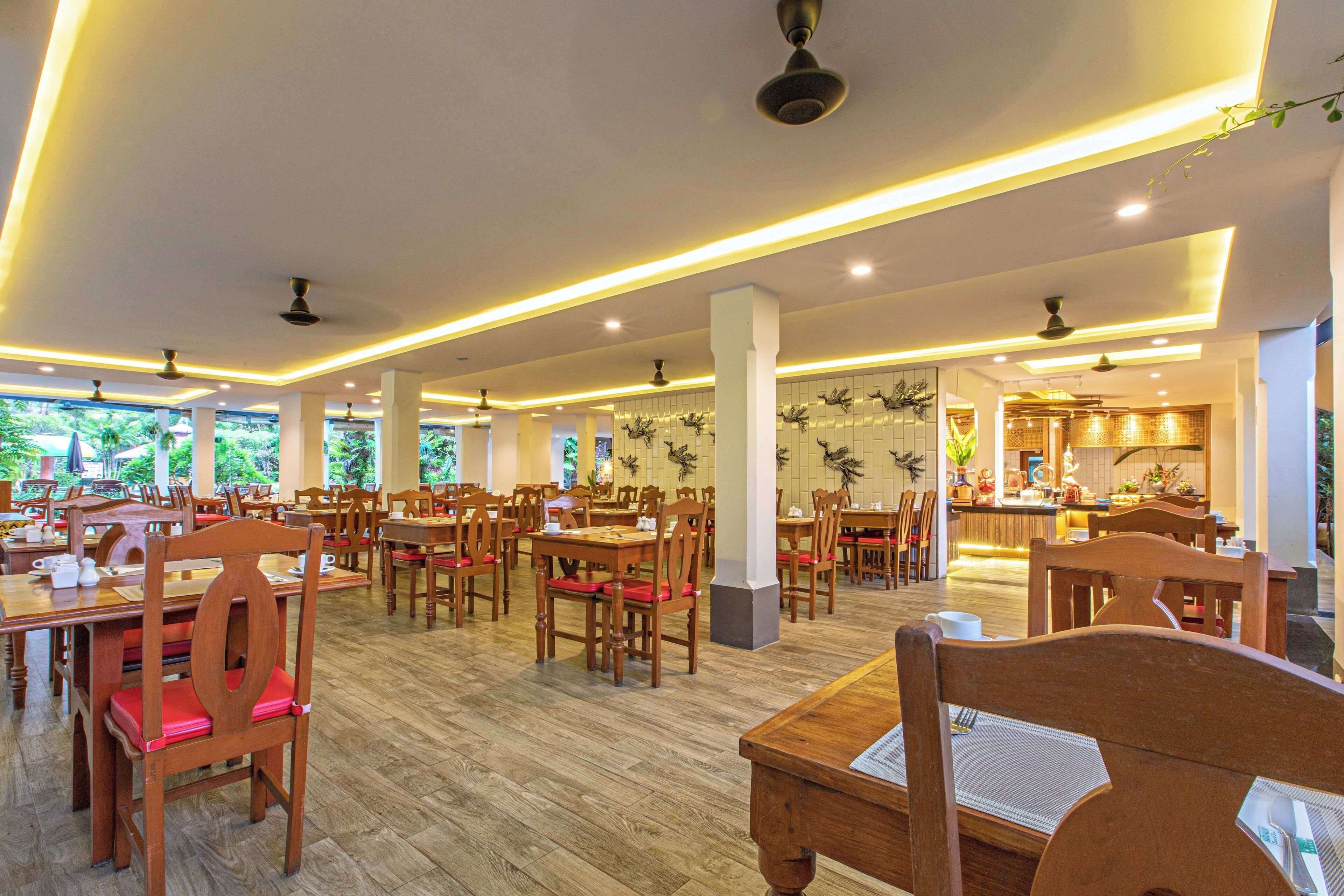 daily continental breakfast (thb 350 per person)