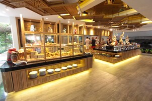 Desayuno continental diario (THB 350 por persona)