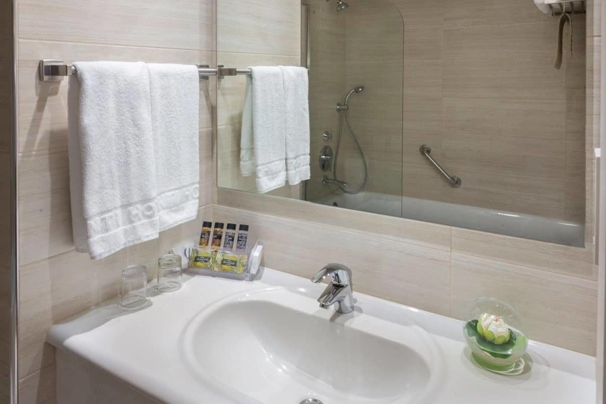 apartment, 1 bedroom | bathroom | combined shower/bathtub, free toiletries, hair dryer, towels