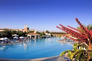 Indoor pool, outdoor pool, pool loungers - Avanti Holiday Village (Paphos)