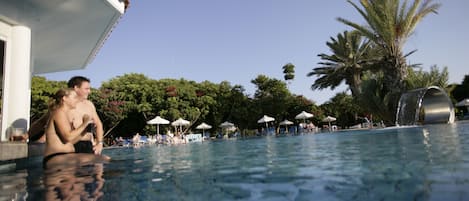 Poolside bar