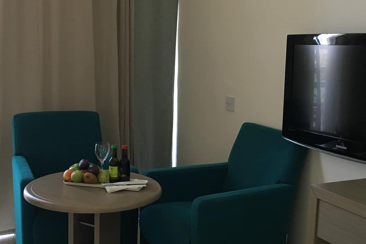 Desk, free WiFi, bed sheets