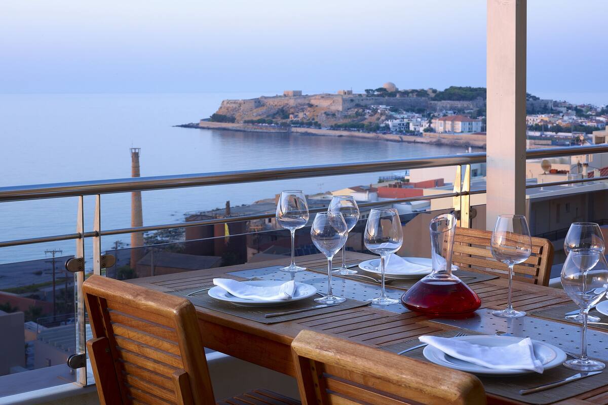 premium bedding, in-room safe, blackout curtains, soundproofing