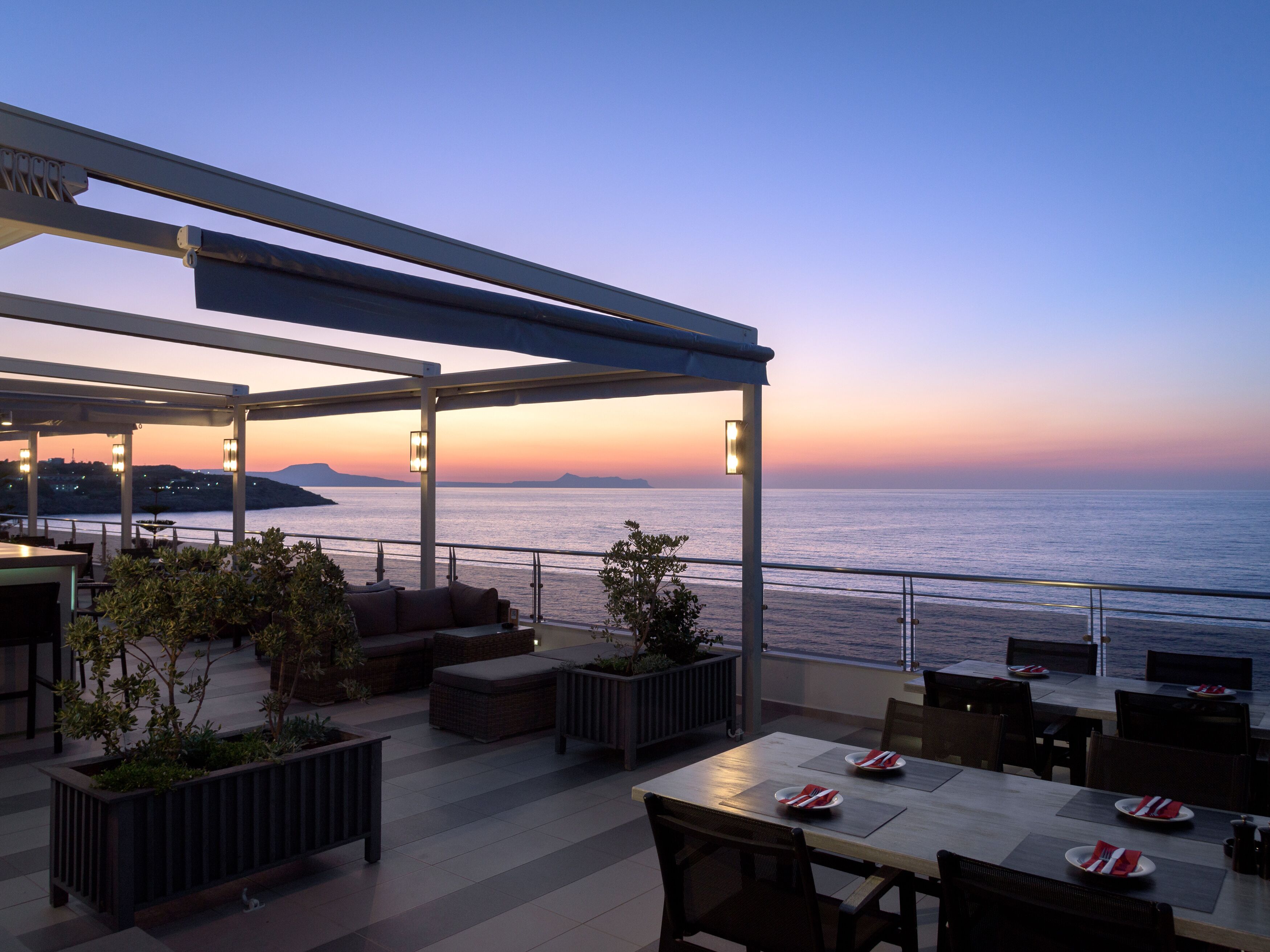 lunch and dinner served