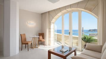 Jacuzzi Suite | Κλινοσκεπάσματα υψηλής ποιότητας, χρηματοκιβώτιο στο δωμάτιο