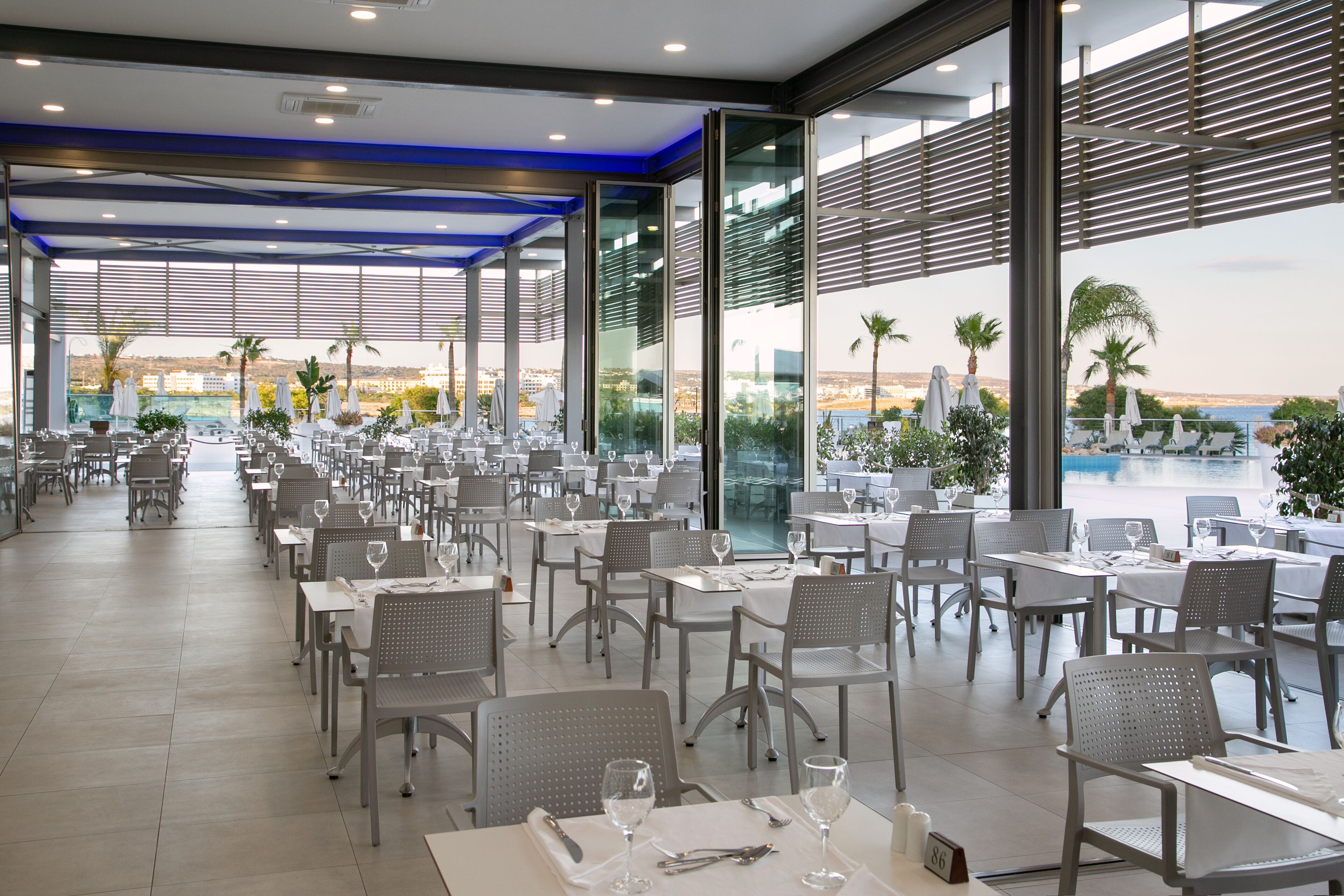 3 restaurants, serveren ontbijt, lunch, diner, Mediterrane gerechten