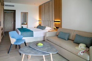 Suite junior, balcón, vista al mar (Swim up) | Caja de seguridad en la habitación, cortinas blackout y insonorización 