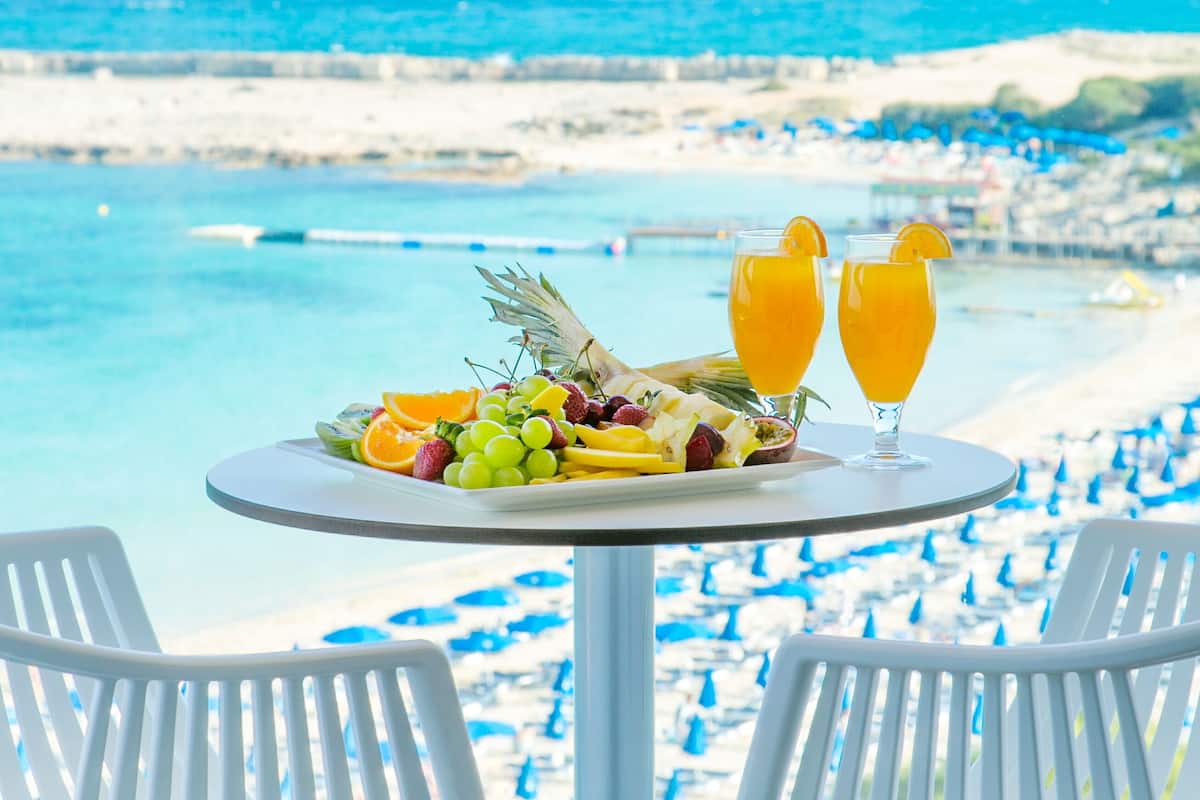 Superior Oda, Deniz Manzaralı (Front) | Odada kasa, güneşlik/perde, ses yalıtımı, ütü/ütü masası