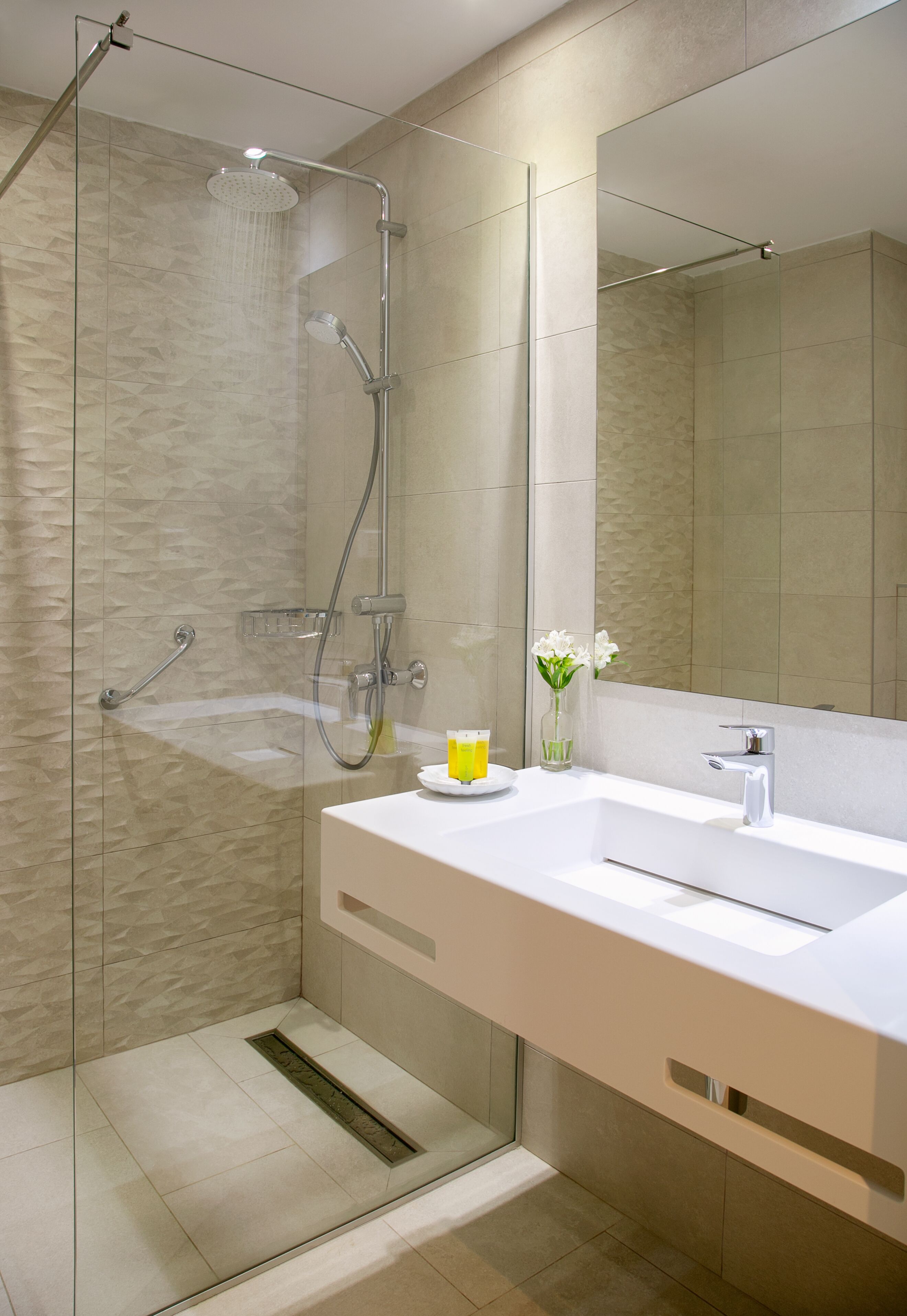 shower, free toiletries, hair dryer, towels