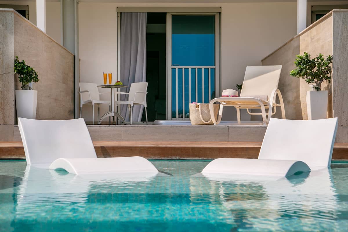 Junior Süit, Balkon, Deniz Manzaralı (Swim up) | Odada kasa, güneşlik/perde, ses yalıtımı, ütü/ütü masası