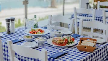4 ristoranti; aperti a colazione, a pranzo e a cena