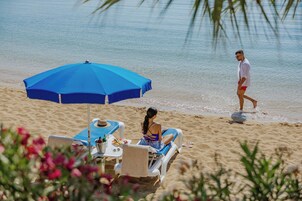 在海滩、白沙、浮潜、2 间海滩酒吧