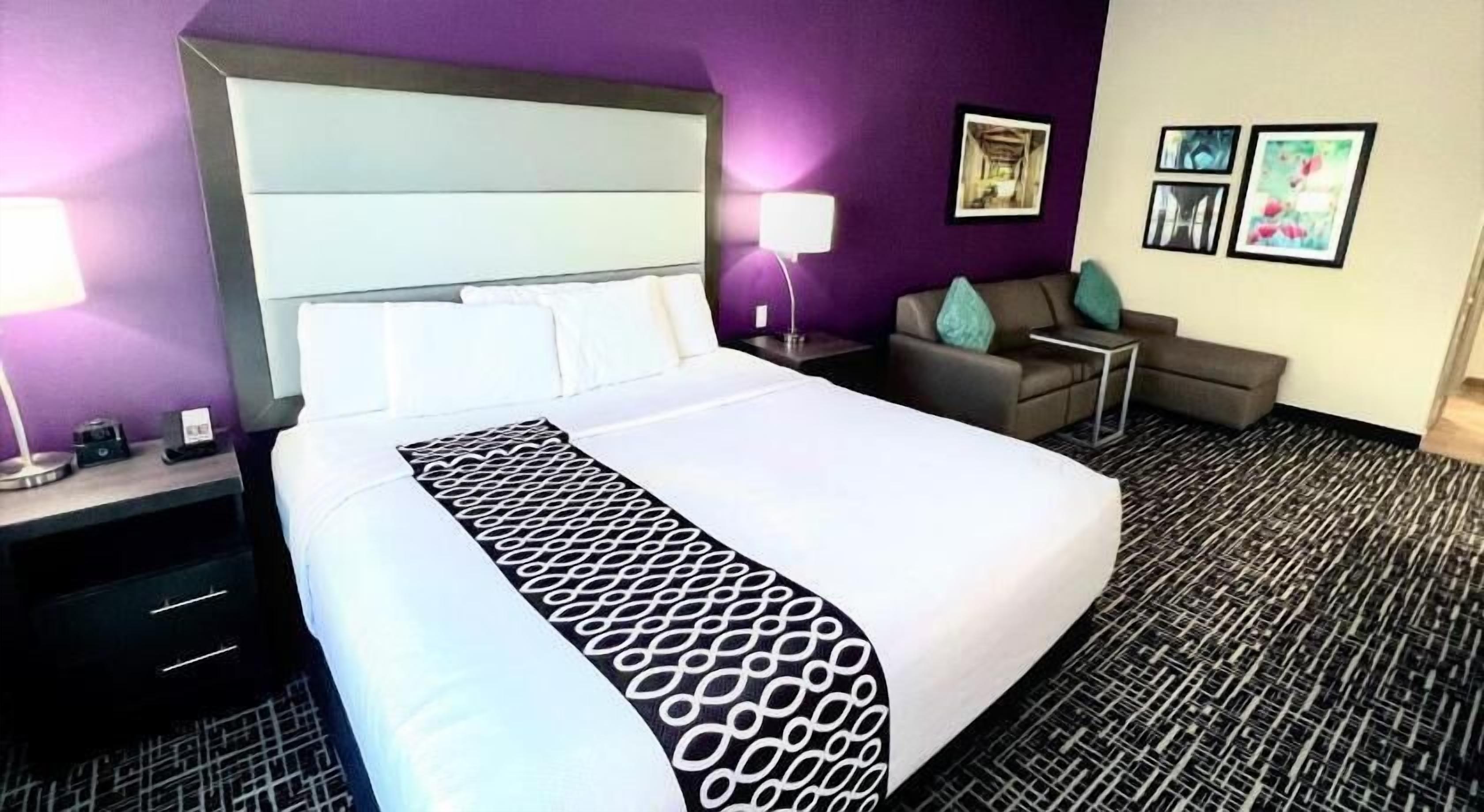 Ropa de cama de alta calidad, escritorio y cortinas blackout 