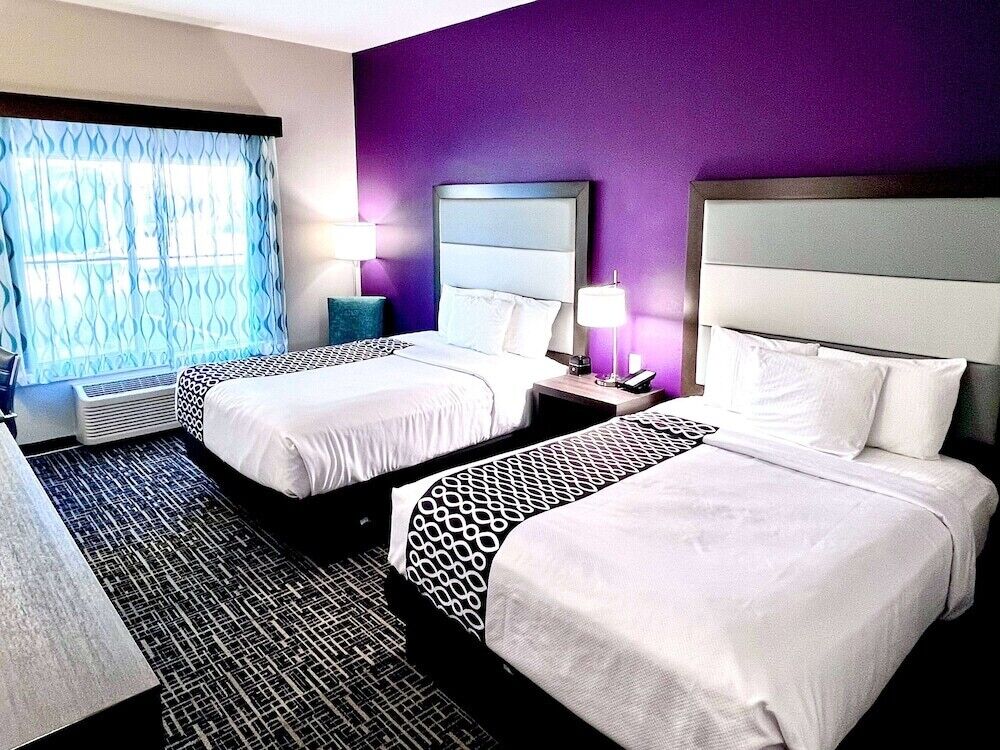 Ropa de cama de alta calidad, escritorio y cortinas blackout 