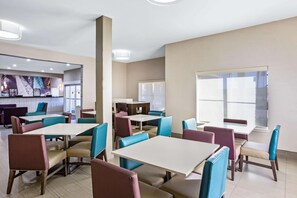 Free daily full breakfast  - La Quinta Inn & Suites by Wyndham Pharr North McAllen (Pharr)