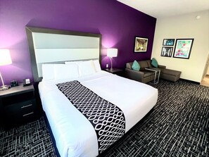 Phòng Deluxe, 1 giường cỡ king, không hút thuốc | Bộ đồ giường cao cấp, bàn, màn/rèm cản sáng, phòng cách âm 