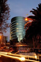 Fachada de la propiedad por la tarde o noche