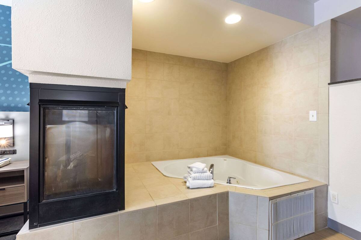 suite, 1 king bed, non smoking, fireplace | in-room safe, iron/ironing board, free cots/infant beds, rollaway beds