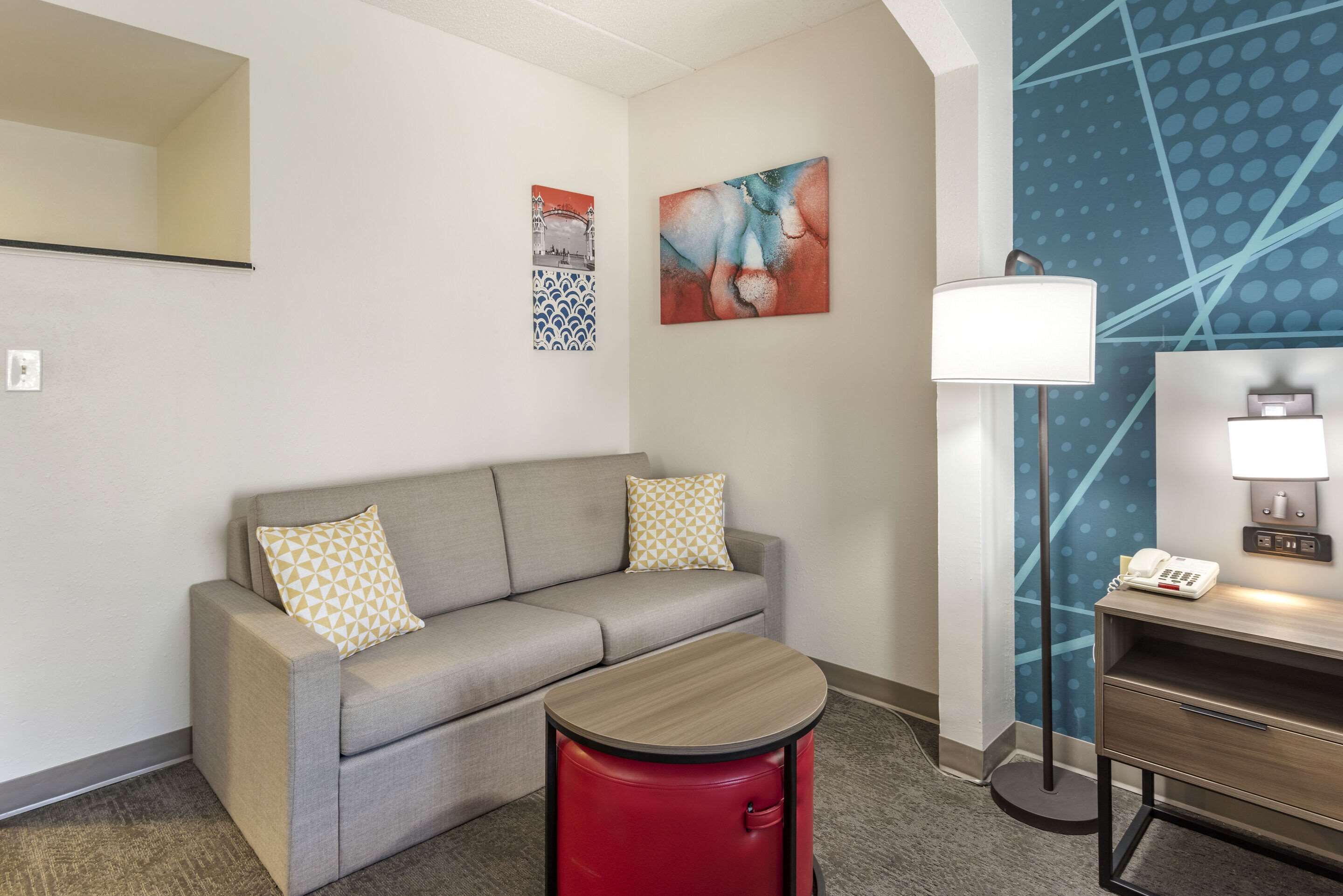 suite, accessible, non smoking | in-room safe, iron/ironing board, free cots/infant beds, rollaway beds