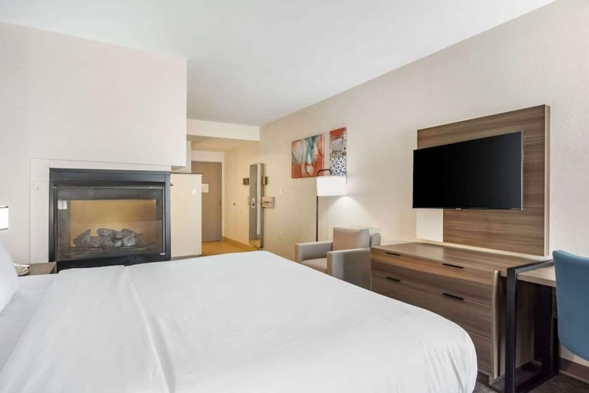 In-room safe, iron/ironing board, free cribs/infant beds, rollaway beds