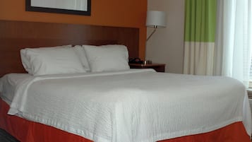 Premium bedding, desk, iron/ironing board, free WiFi