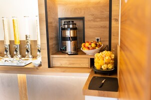 Se ofrece un desayuno continental (19.00 EUR por persona)