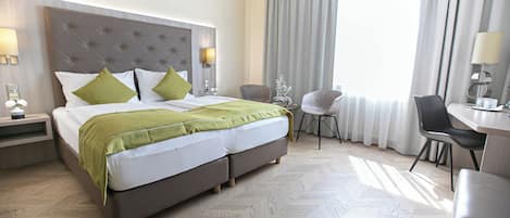 Allergikerbettwaren, Zimmersafe, Schreibtisch