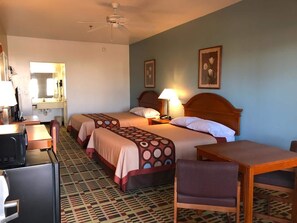 Individually furnished, desk, iron/ironing board, free WiFi - Scottish Inns & Suites Forney/East Dallas (Forney)