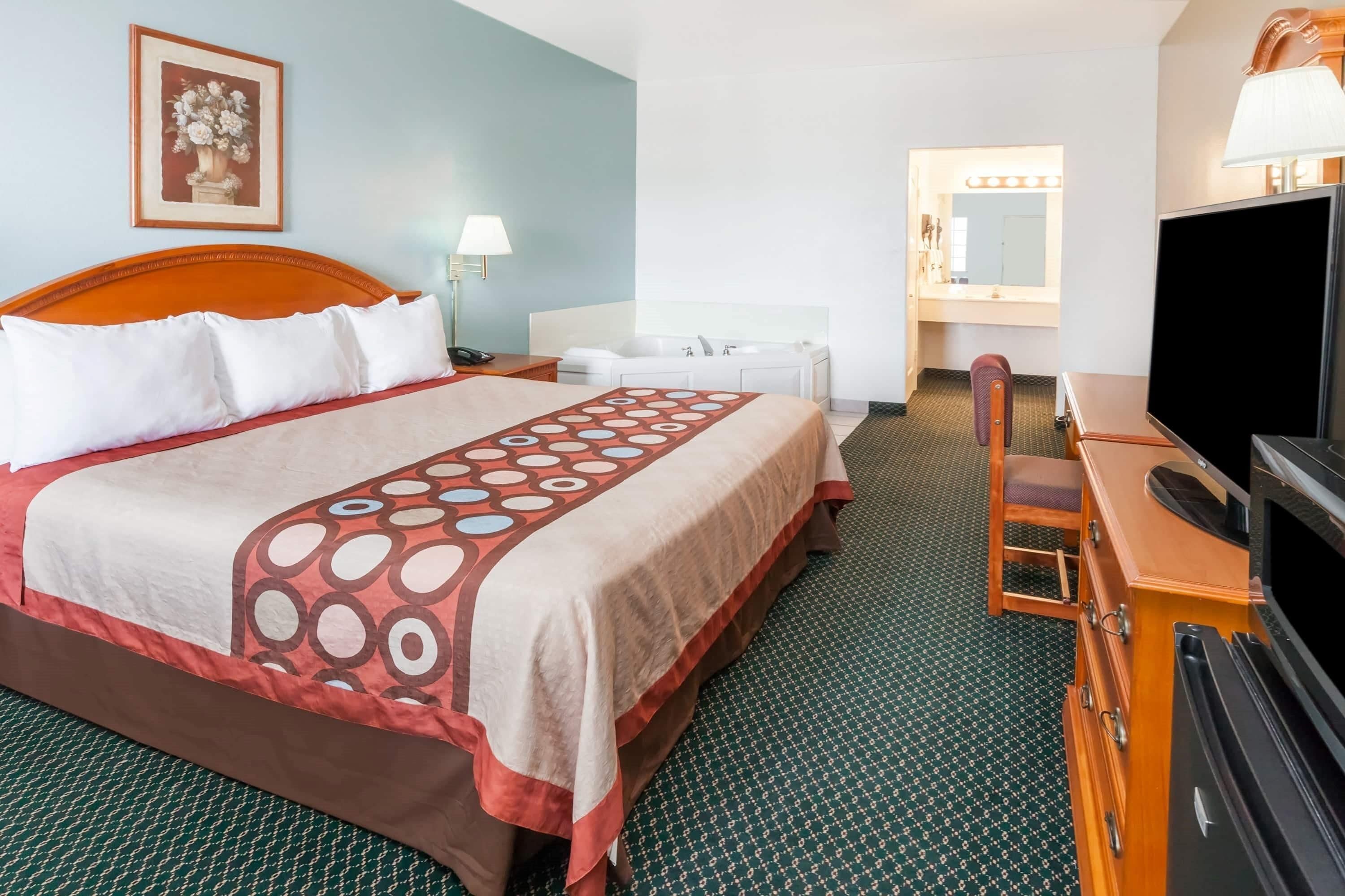Individually furnished, desk, iron/ironing board, free WiFi