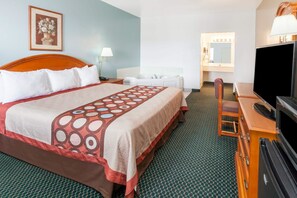 Individually furnished, desk, iron/ironing board, free WiFi - Scottish Inns & Suites Forney/East Dallas (Forney)