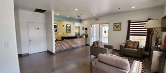 Super 8 by Wyndham Forney/East Dallas