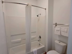 Combined shower/bathtub, free toiletries, towels - Super 8 by Wyndham Forney/East Dallas (Forney)
