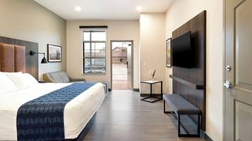 Quarto luxo, 1 cama King (Walk-Out) | Roupas de cama premium, cofres nos quartos, escrivaninha