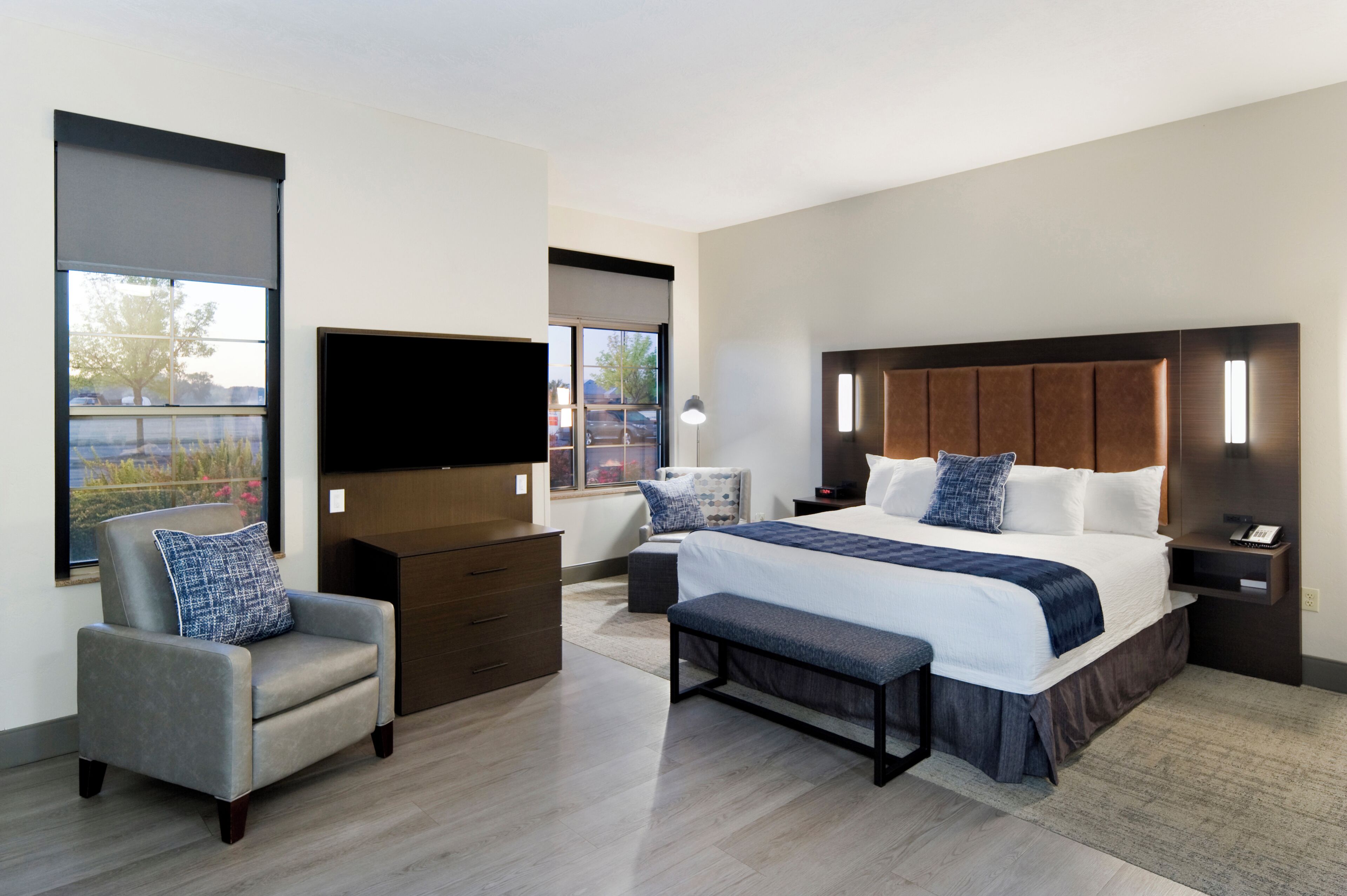 Premium bedding, in-room safe, desk, iron/ironing board