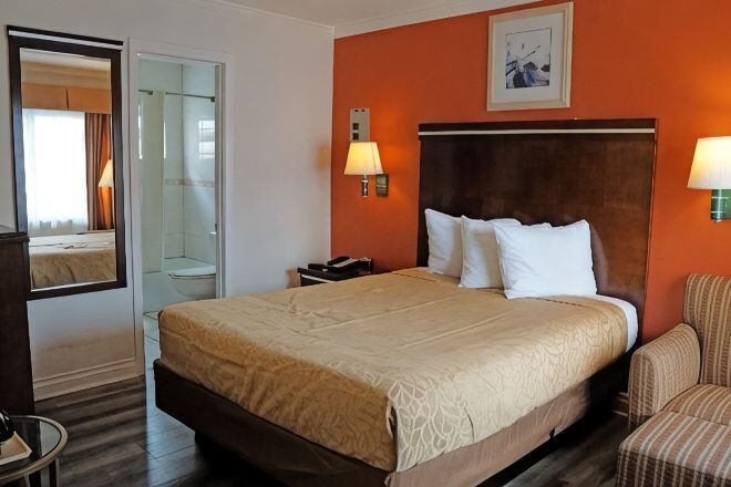 Két bảo mật tại phòng, màn/rèm cản sáng, bàn ủi/dụng cụ ủi quần áo 