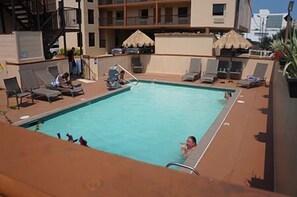Outdoor pool - Sundial Inn (Virginia Beach)