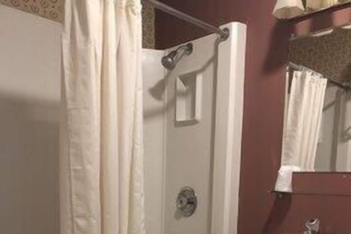 Bathroom | Shower, free toiletries, hair dryer, towels
