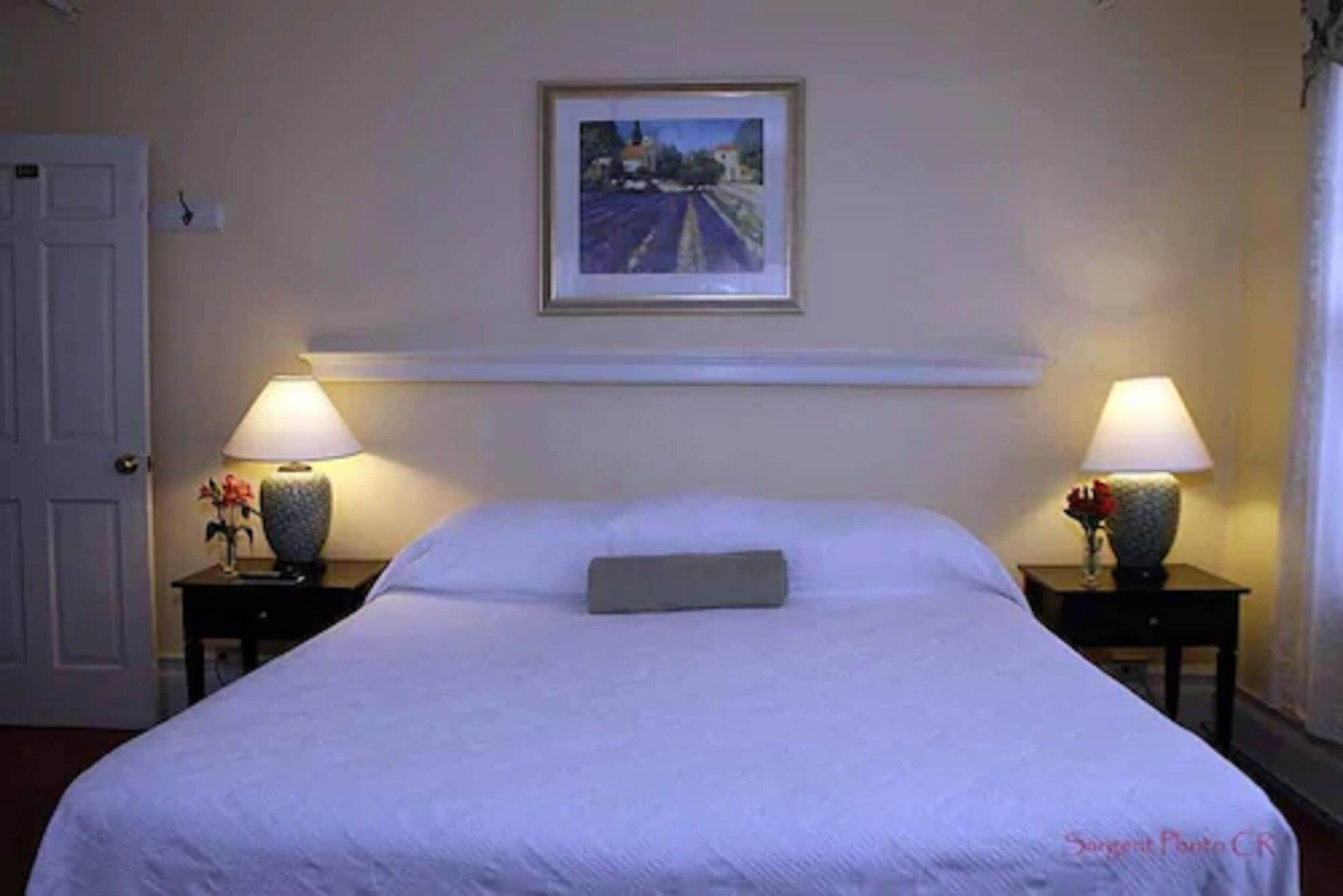 办公桌、熨斗/熨板、旅行婴儿床、免费 WiFi