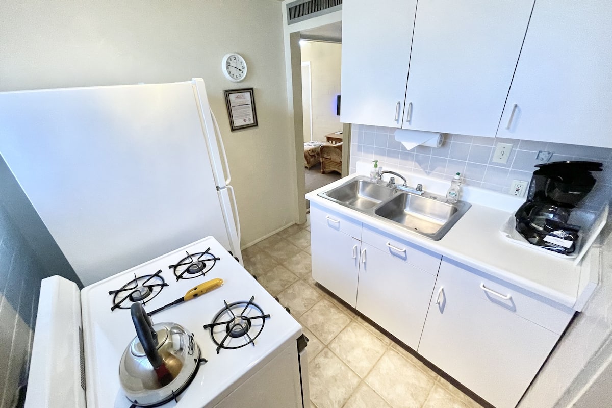 one bedroom king patio-garden bungalow kitchen | private kitchen | full-sized fridge, microwave, stovetop, coffee/tea maker