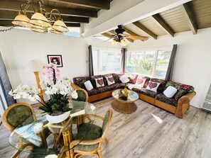 Televisión de pantalla plana, reproductor de DVD