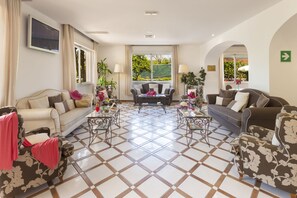 Lobby sitting area - Hotel Alpha (Sant'Agnello)