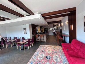 Lunch and dinner served, Italian cuisine - Vittoria Hotel (Rubano)