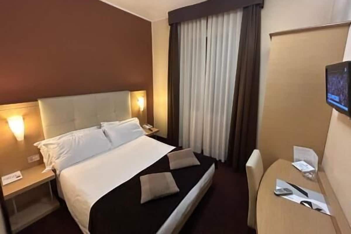 Hypo-allergenic bedding, down comforters, minibar, in-room safe