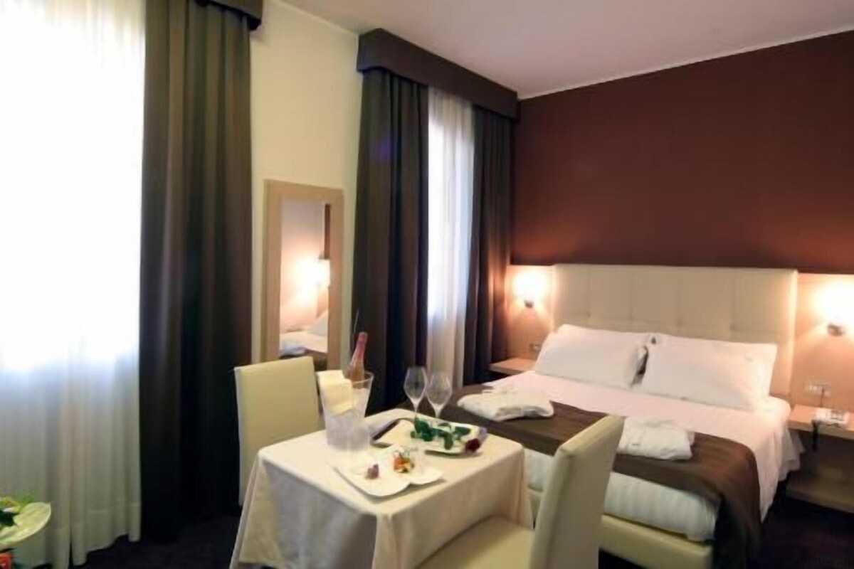 Hypo-allergenic bedding, down duvets, minibar, in-room safe