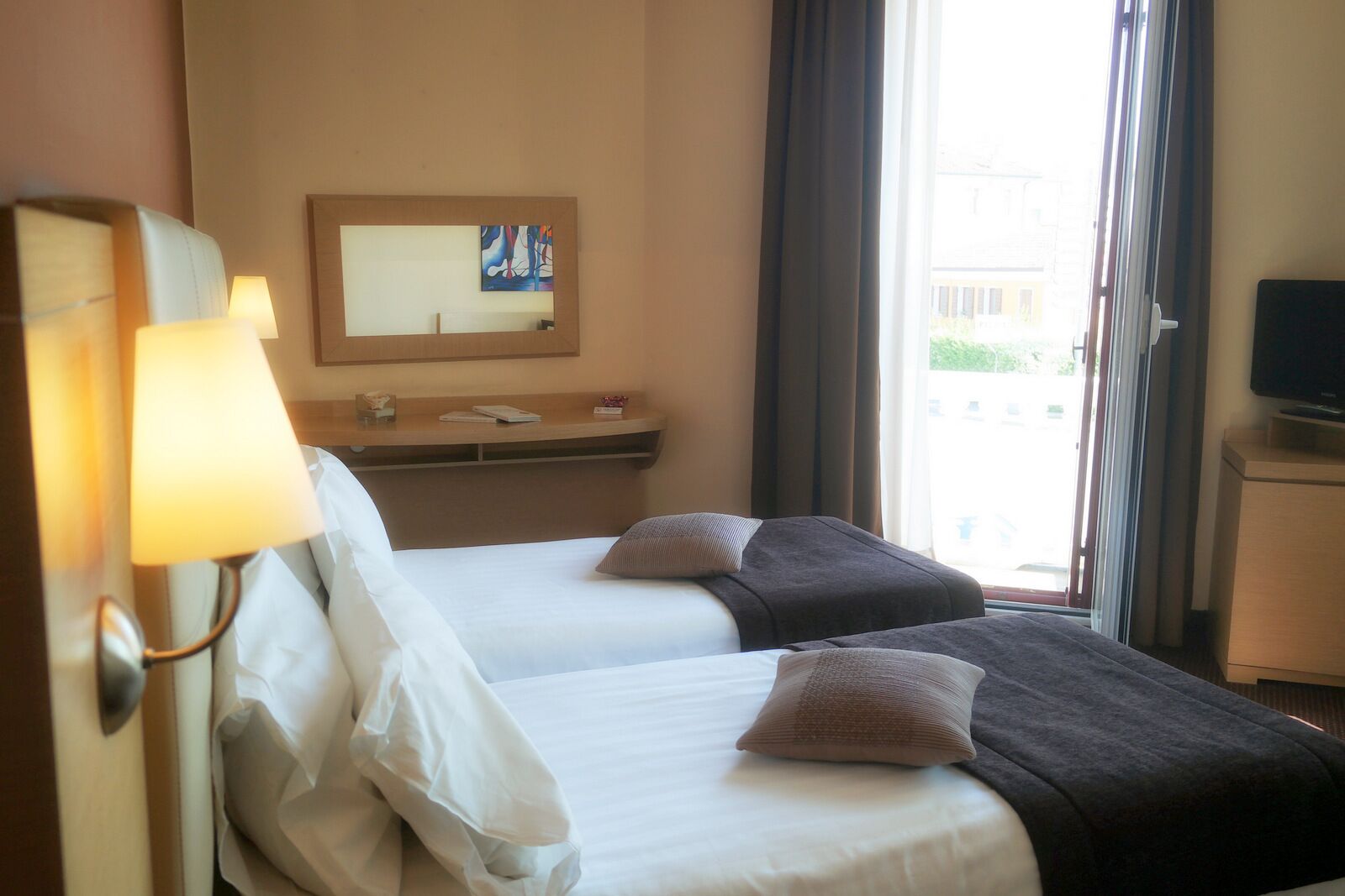 1 bedroom, hypo-allergenic bedding, down duvets, minibar